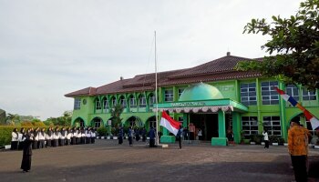 Segenap Civitas Akademika IAIN SAS Babel Gelar Upacara HUT RI Ke-80 Tahun 2025