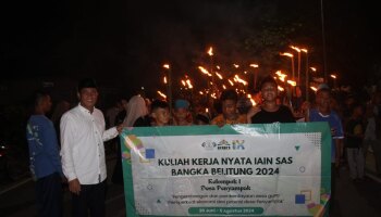 Semarak Tahun Baru Islam 1446 H, Mahasiswa KKN IAIN SAS Babel dan Warga Desa Peyampak Gelar Pawai Obor