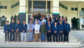 Student of program study Guidance and Counseling Islamic melakukan visiting ke masjid Raya Tua Tunu
