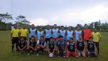 Tim Dosen dan Karyawan IAIN SAS Babel dan Dema Ikut meriahkan Turnamen Sepak bola PKM