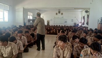 TIM FDKI Mengaji Go to School Gelar Ceramah Agama di SMA Negeri 1 Tempilang