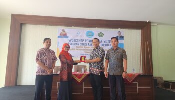 Tingkatkan Mutu Fakultas: Tarbiyah Adakan Workshop Untuk Seluruh Program Studi