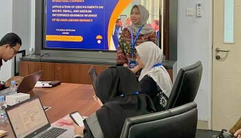 Yolanda Destiana, Dosen Prodi Perbankan Syariah menjadi Presenter pada International Conference on Islamics and Business di UIN STS Jambi