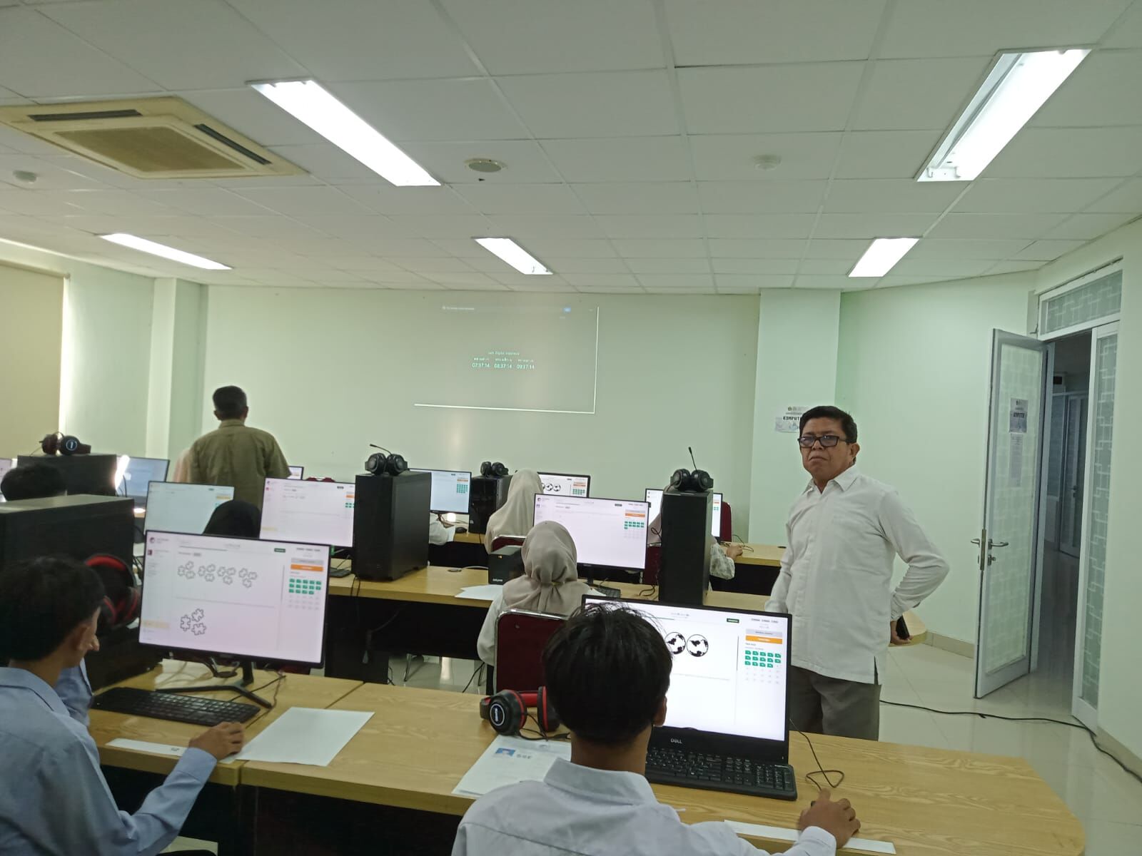 SSE UM-PTKIN Hari Kedua di IAIN SAS Babel Berjalan Lancar : Wakil Rektor III Turun Langsung Pantau Ujian