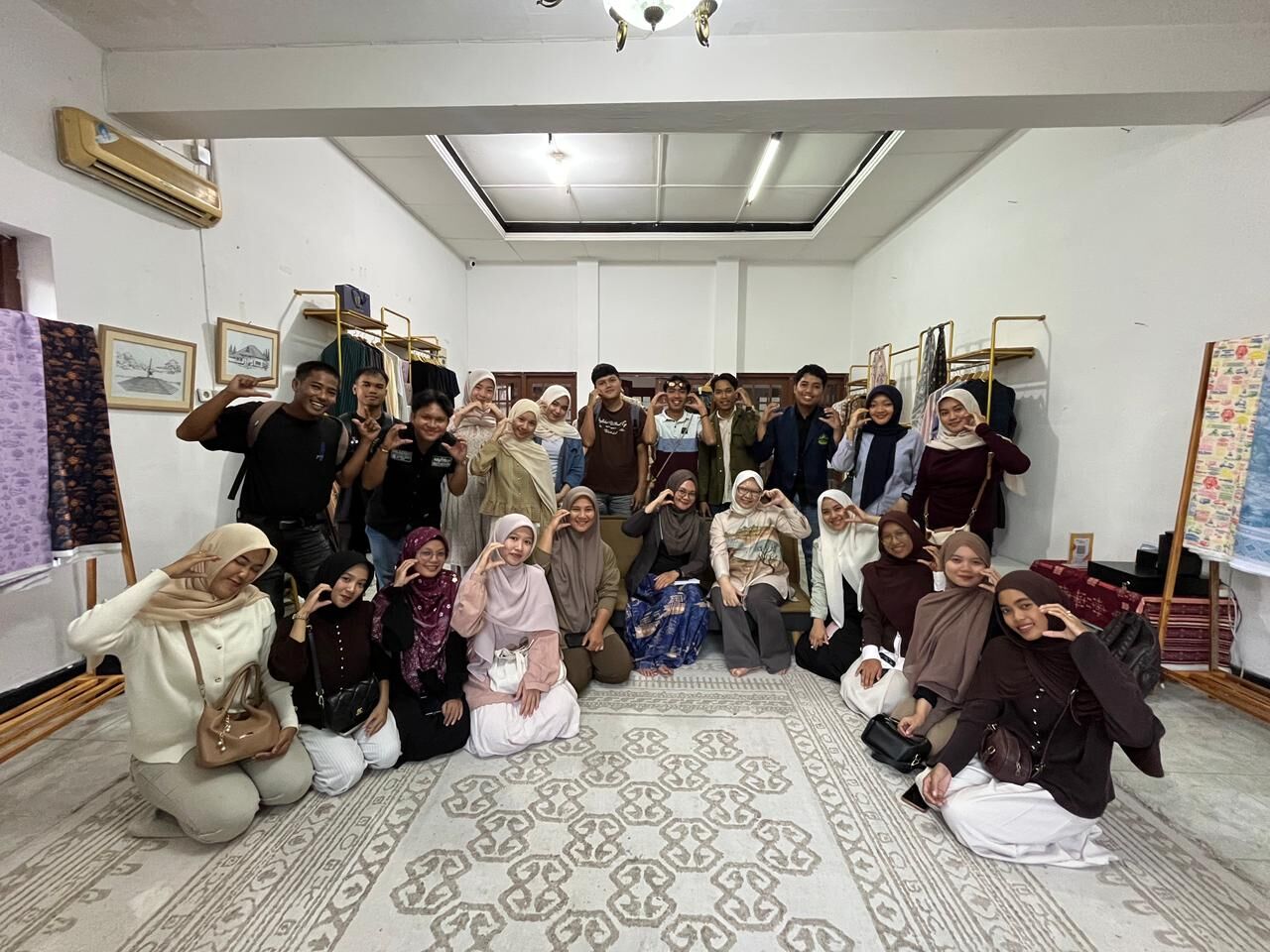 Tanah Wari: Menenun Sejarah Indonesia Melalui Fashion dan Pemberdayaan Masyarakat Lokal