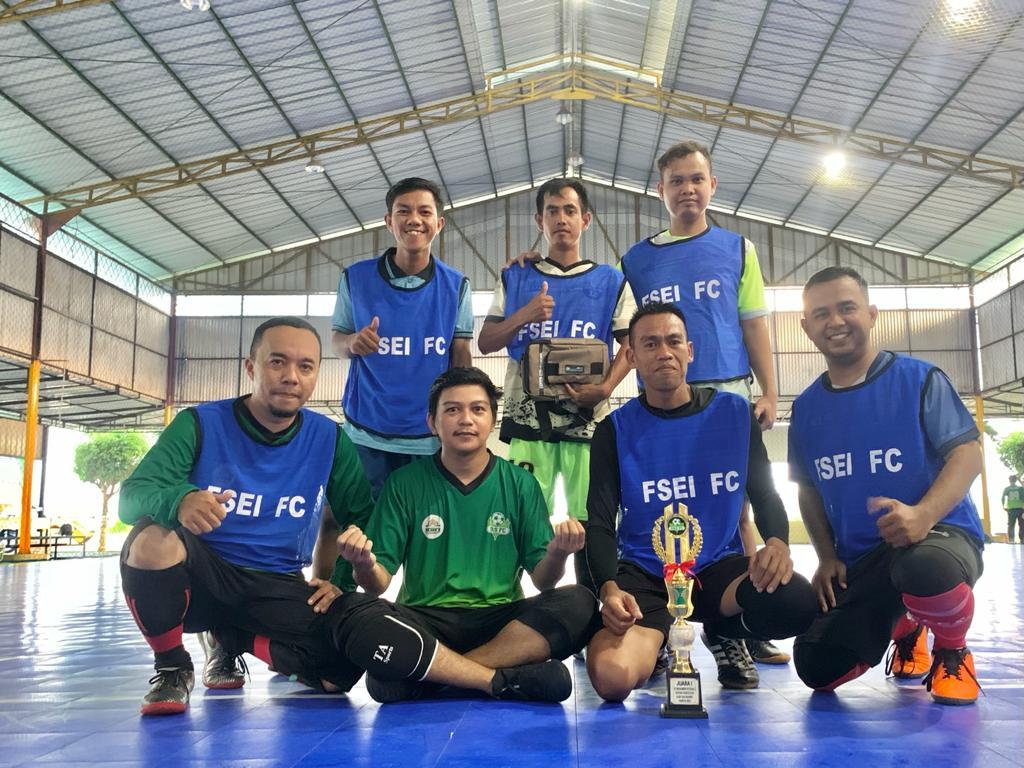 Tim Futsal FSEI Kembali Juara Turnamen Antar Fakultas Secara Beruntun