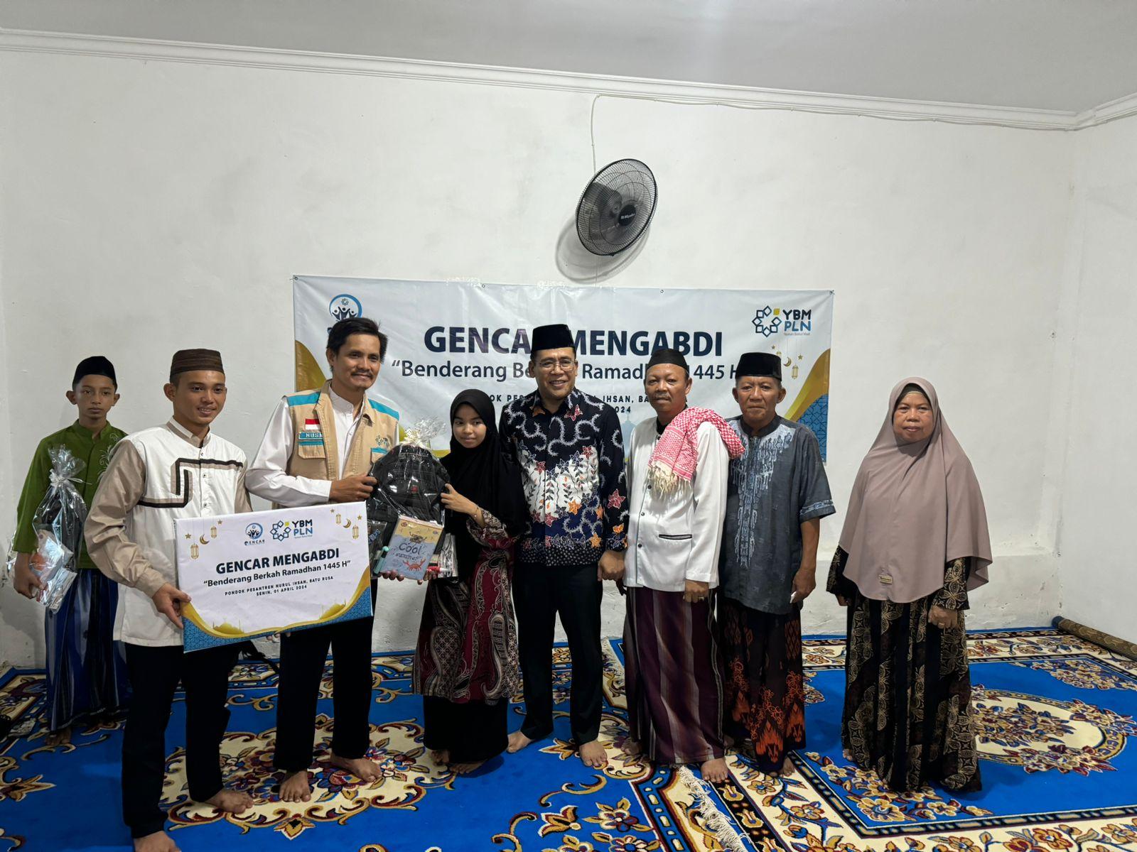 YBM PLN Babel Bersama Mahasiswa IAIN SAS Beri Santunan Ke Ponpes PPNI Baturusa dan Daar El-Ehsan Petaling